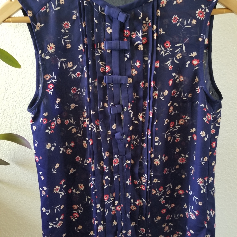 Floral sleeveless blouse